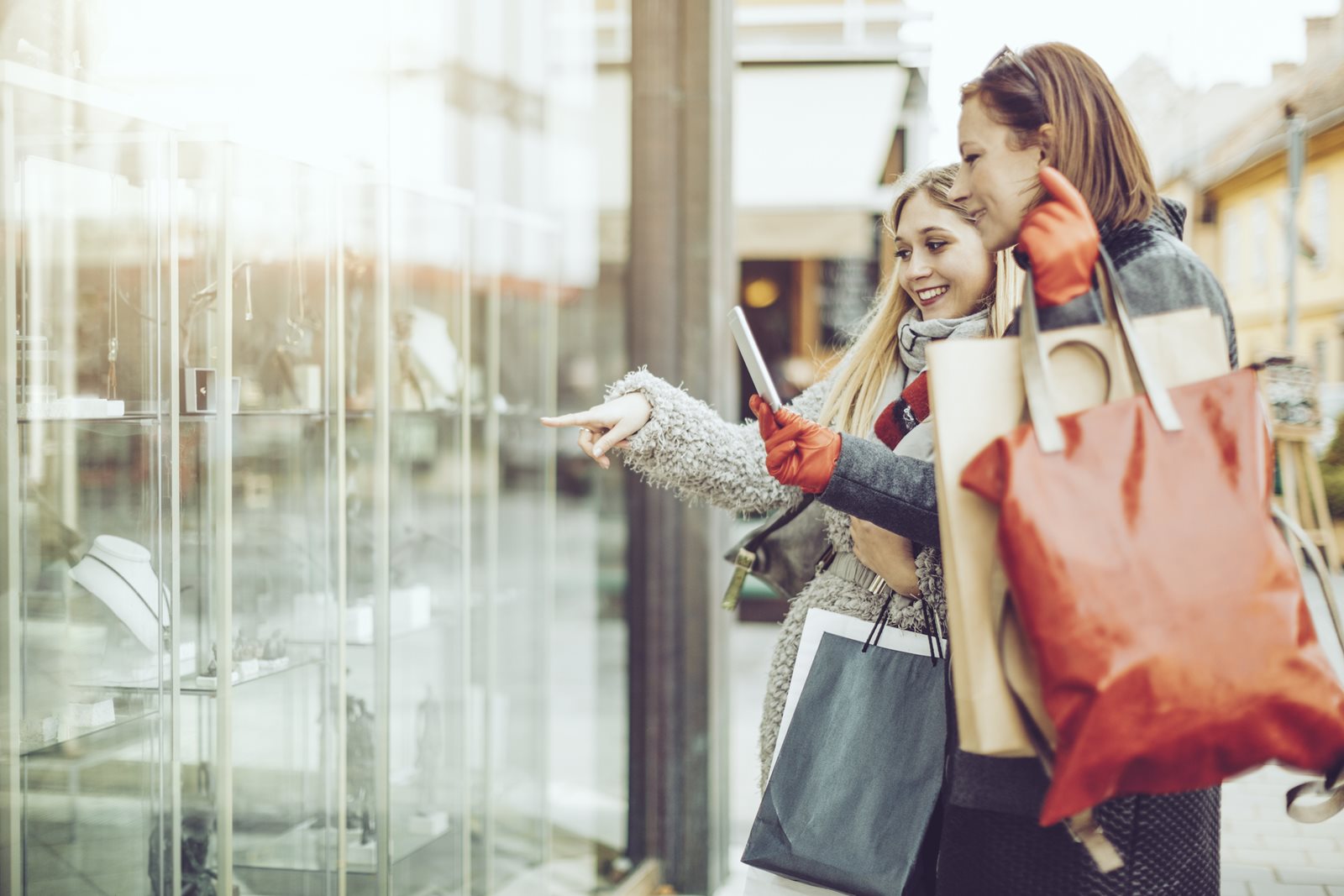 Debit Vs. Credit Cards For Holiday Shopping | General Electric Credit Union